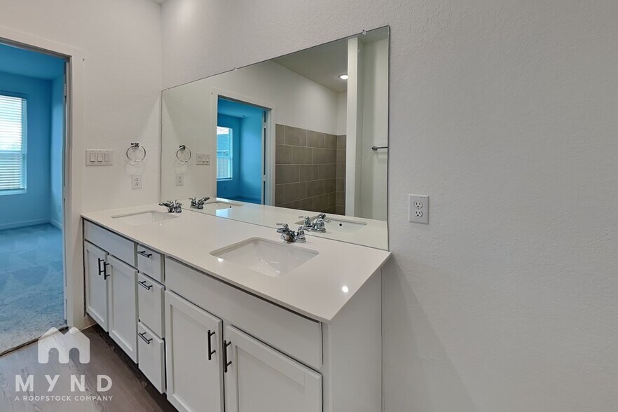 Building Photo - 10559 Ysasmendi Rdg