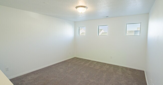 Building Photo - 1975 W 950 N