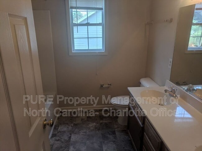 Building Photo - 3717 Signet Dr