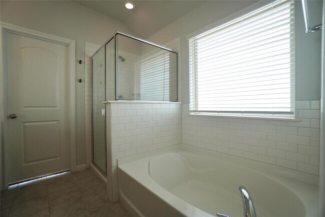 Building Photo - 2513 Danbury Ln