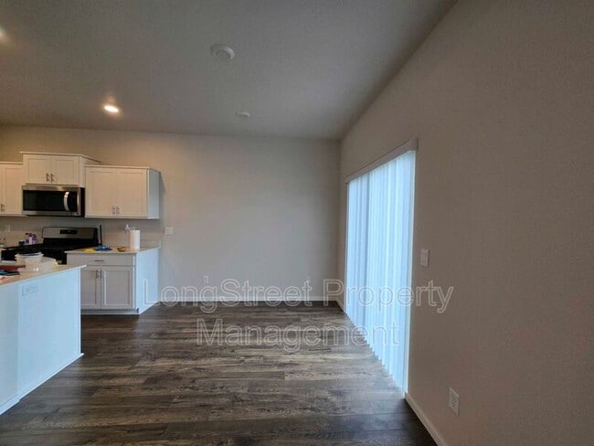 Building Photo - 412 Lost Lake St NE