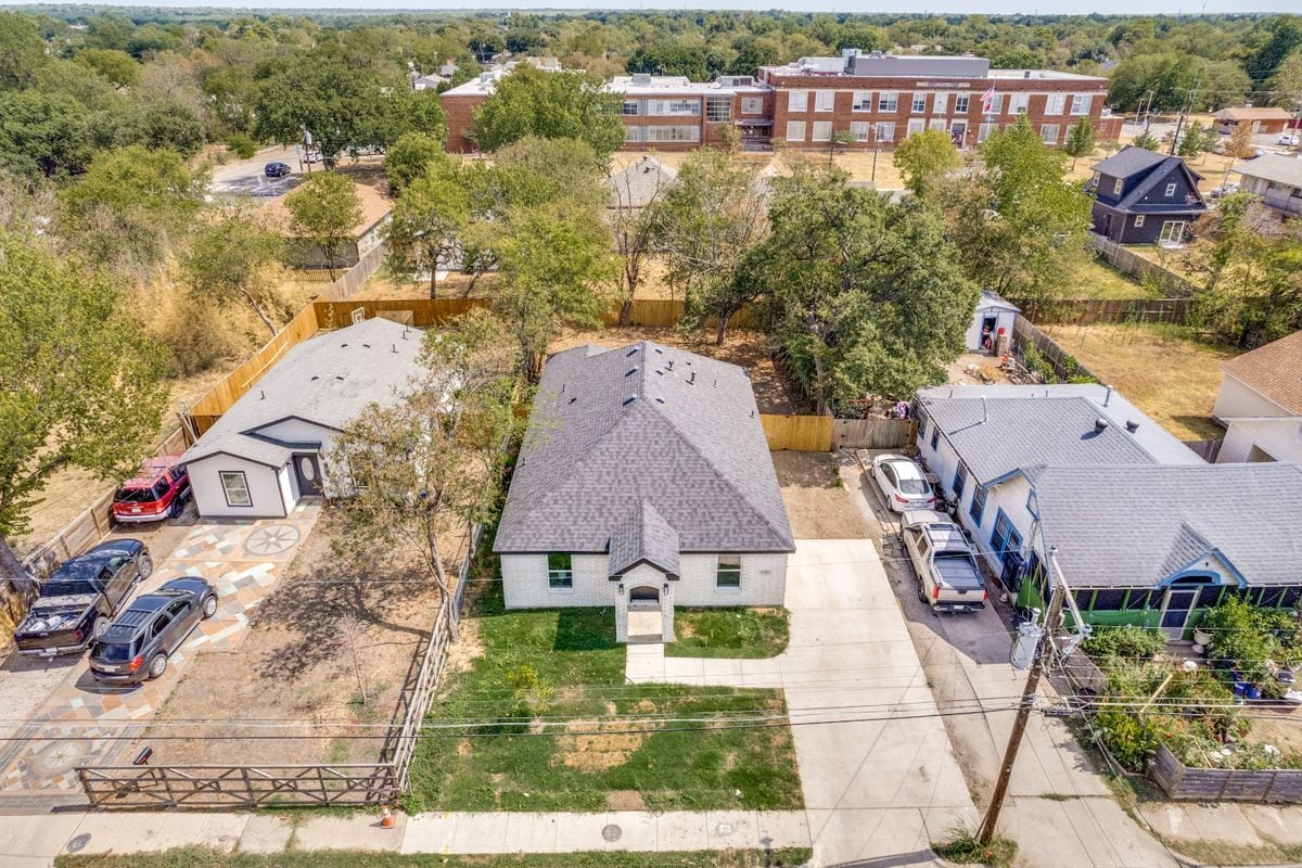 Building Photo - 4220 Hamilton Ave