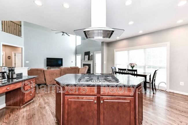 Building Photo - 25798 S Village Dr