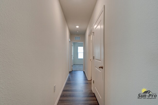 Building Photo - 4240 Acoma Dr