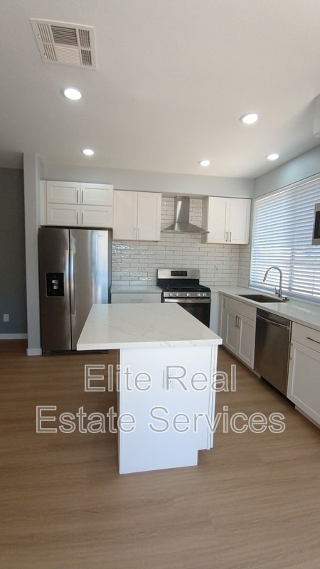 Building Photo - 1138 Calle Dulce