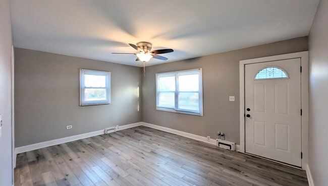 Building Photo - 923 Jasper St