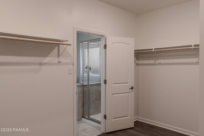 Building Photo - 119 Deer Lake Ln