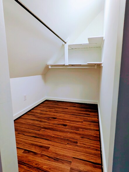 Building Photo - 955 Rogers St