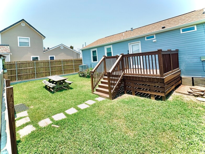 Table not included - 7900 Richard St