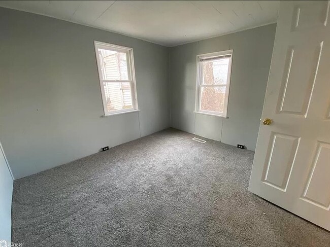 Building Photo - 259 S 10th St