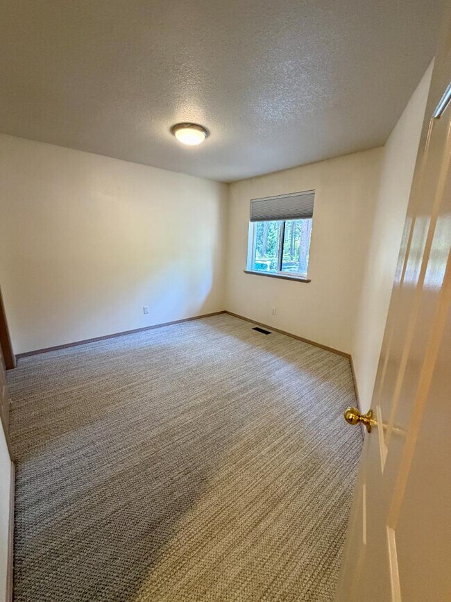 Building Photo - 61171 Minaret Cir