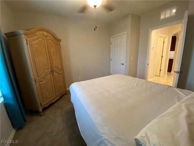 Building Photo - 2507 NW 20th Terrace