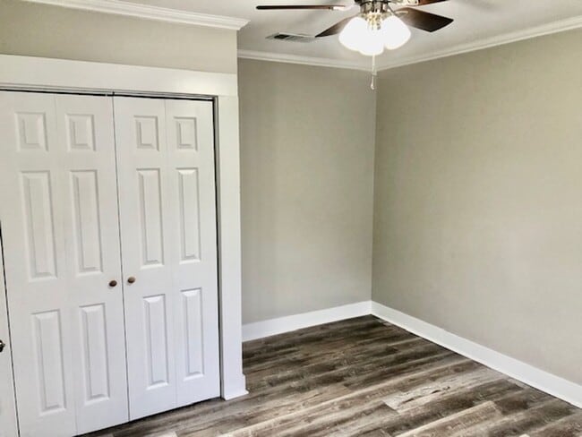 Building Photo - $500 OFF MOVE IN SPECIAL-CUTE SOUTH BOSSIER HOME-FRESH PAINT-NEW FLOORS-CLEAN