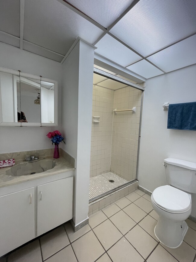 Building Photo - 8000 S Colony Cir