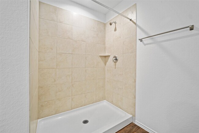 Building Photo - 14634 Cyn Pnes Ln