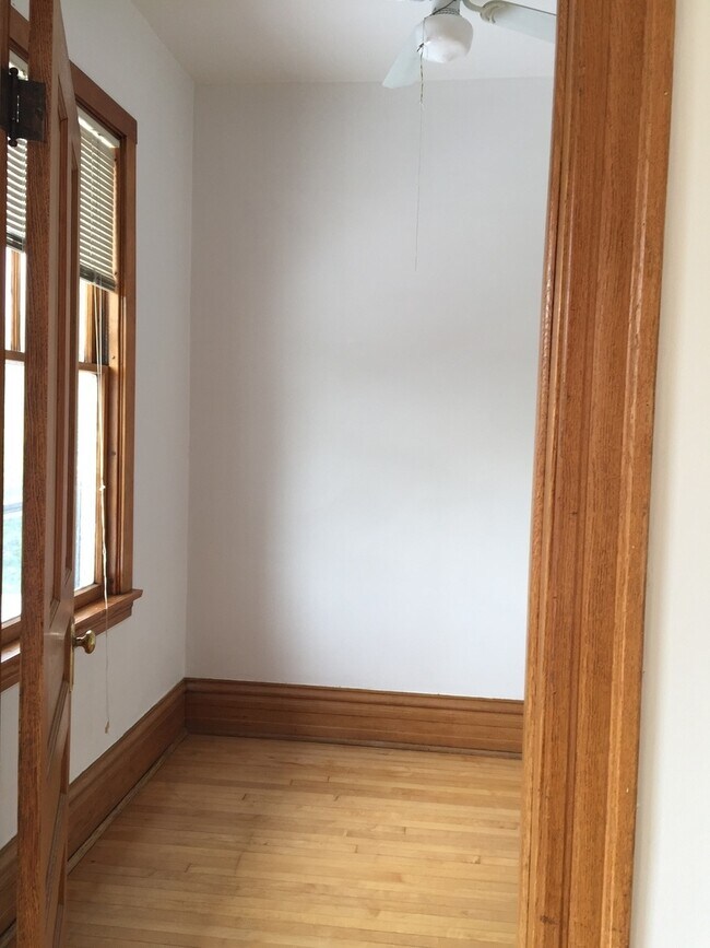 Building Photo - 3448 W Drummond Pl