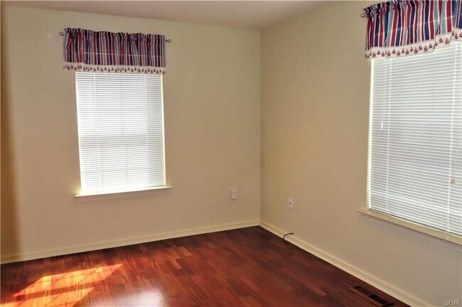 Building Photo - 6810 Hunt Dr