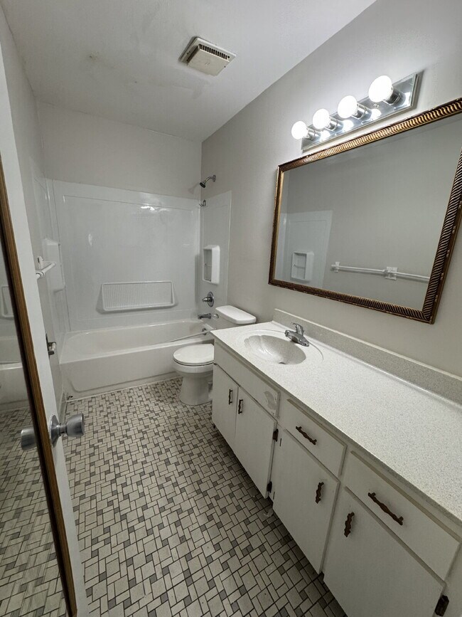 Building Photo - Adorable 2 Bedroom 2 Bath home in St. Augu...
