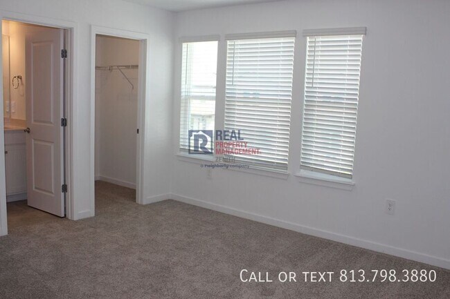 Building Photo - 11225 Sycamore Glen Loop