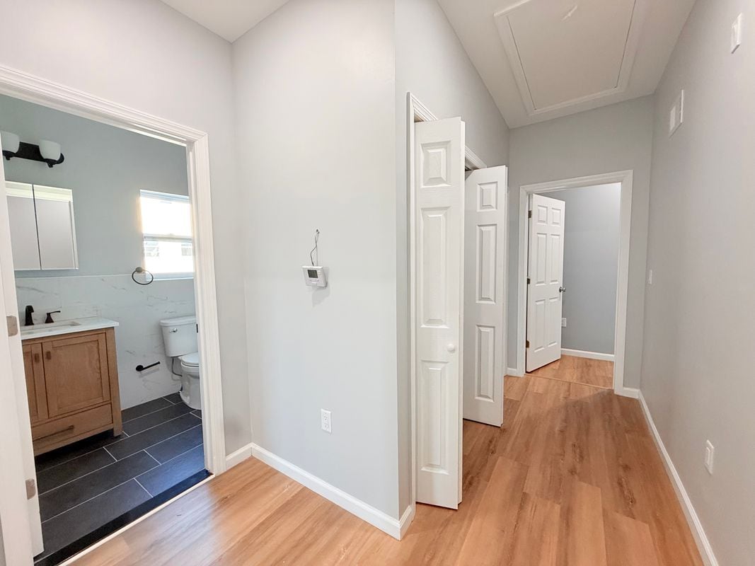 Building Photo - 13 Roosevelt Ave