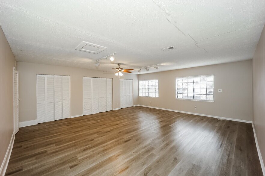 Building Photo - 8866 Wellston Ct