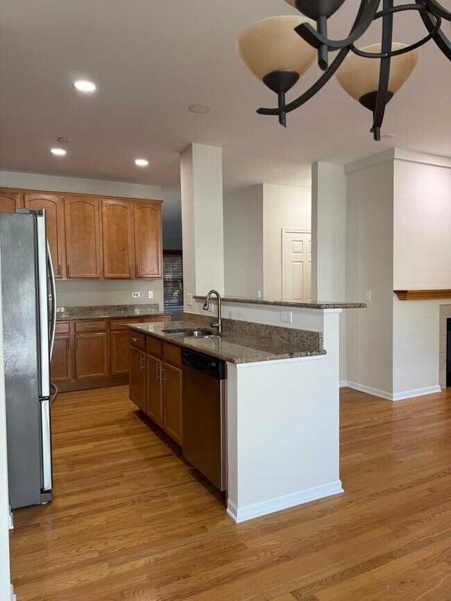 Building Photo - 5588 Cambridge Way