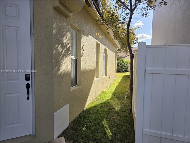 Building Photo - 3930 NE 12th Dr