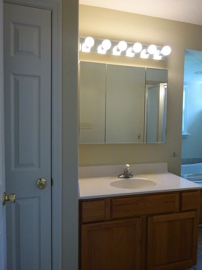 Building Photo - Beautiful 3BR/2Bath with Bonus Room!