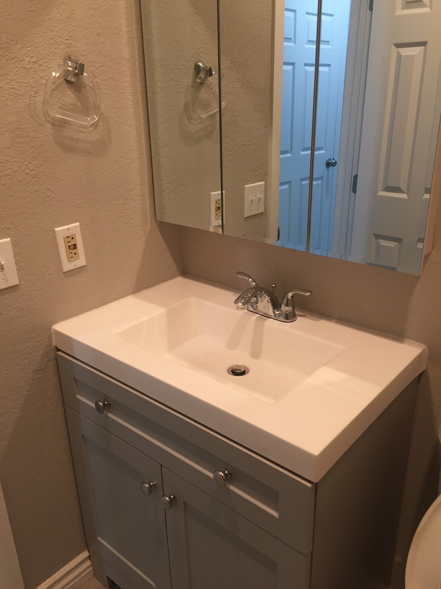 Building Photo - 16588 Vine St