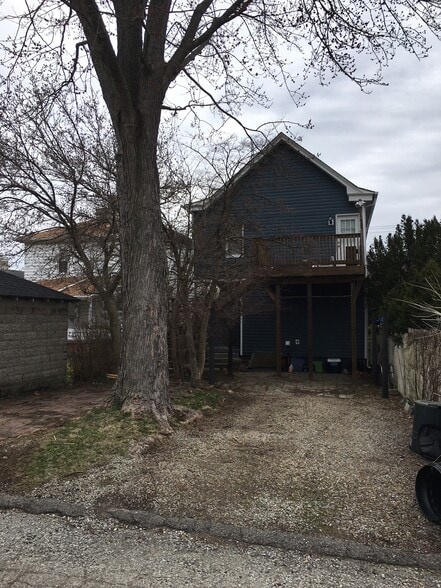 Off-street parking - 519 Euclid Ave