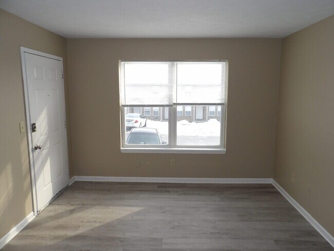 Building Photo - 140 Landings Dr