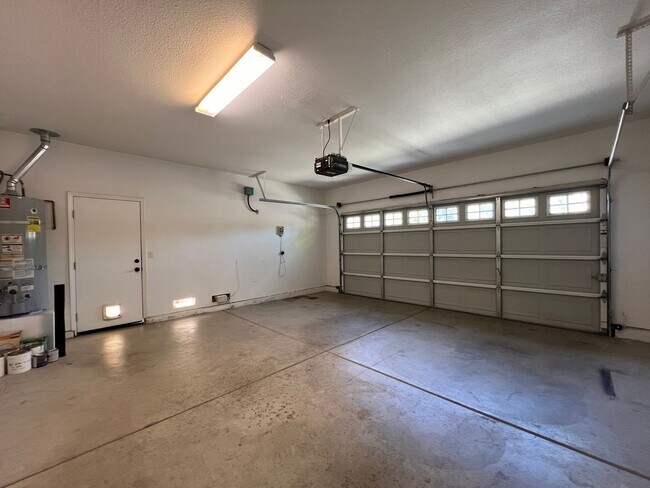 Building Photo - West Sacramento Gem with 3 Bedrooms & 2 Ba...