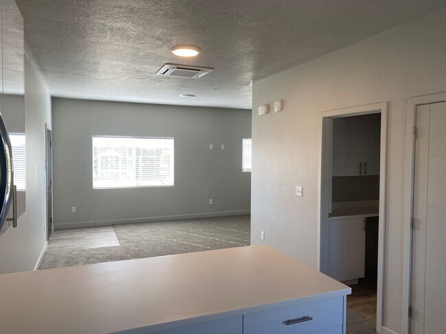 Building Photo - Dickerson 560
