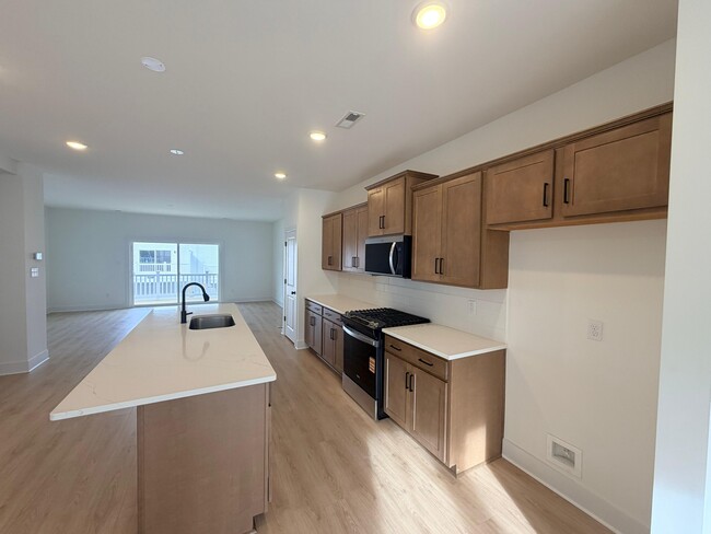 Building Photo - 15375 Sunray Aly