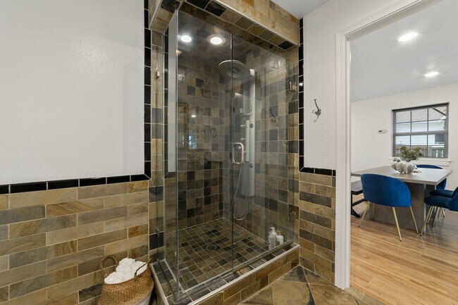 Building Photo - 4132 Matia Dr