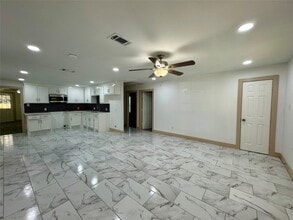 Building Photo - 4613 Dewberry St