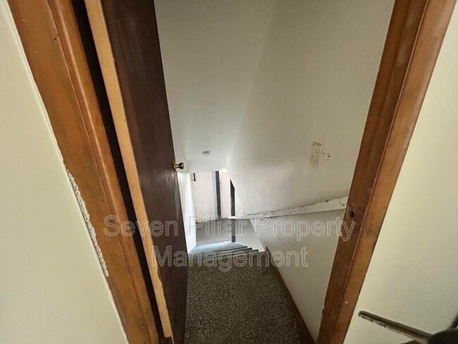 Building Photo - 323 S Napoleon Ave