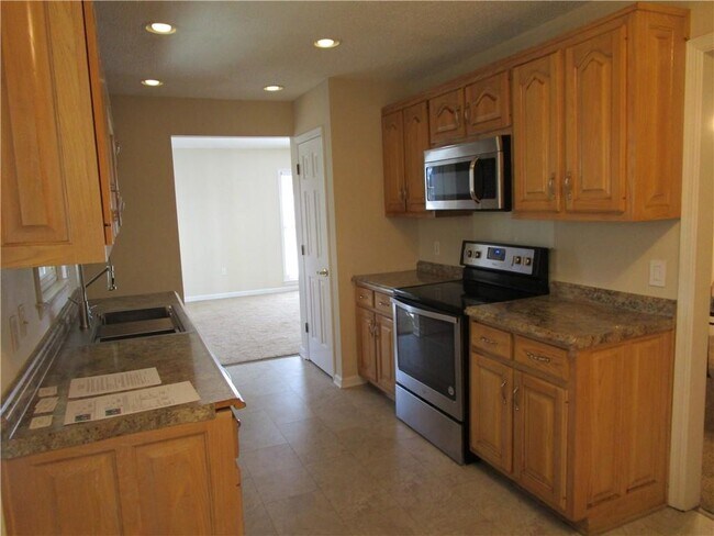 Building Photo - 2429 Thompson Mill Rd