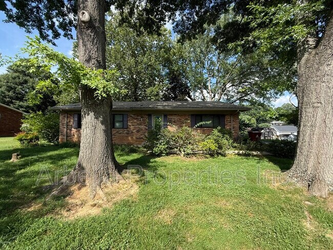 Building Photo - 2708 Granbrook Dr