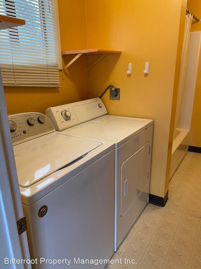 Building Photo - 2 br, 1.5 bath House - 203 Dearborn