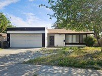 Building Photo - New Listing!
