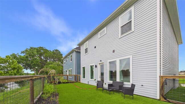 Building Photo - 9609 Valeca Dr