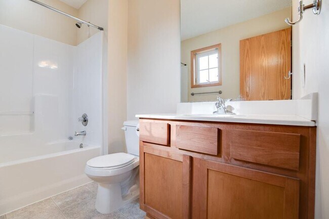 Building Photo - 1347 Magnolia Ave E