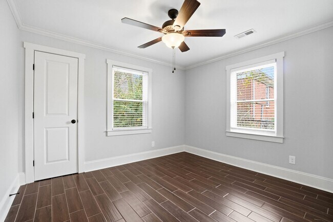 Building Photo - 3 Bedroom Home with a deck in Plaza-Midwood!