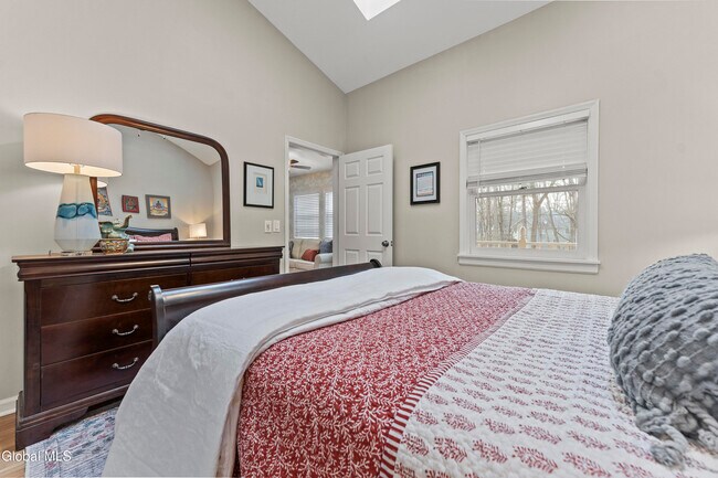 Building Photo - 19 Sarazen St