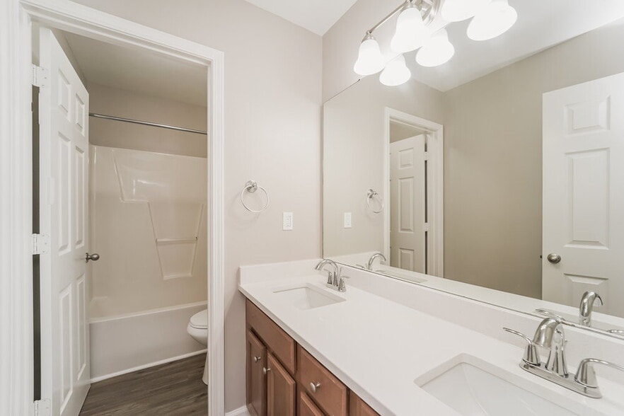 Building Photo - 16826 Macanthra Dr