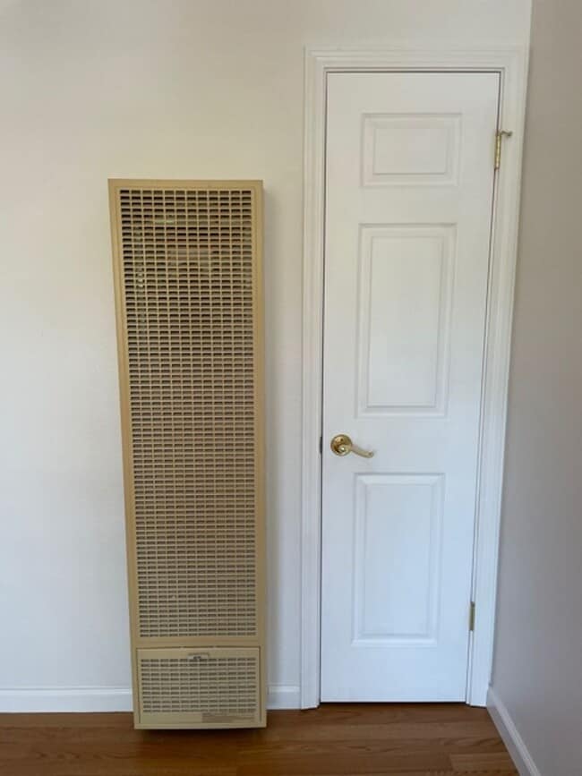 Building Photo - 1 Bed/1 Bath Upstairs Apartment in Gated SR Complex.