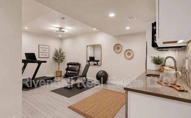 Building Photo - 13998 Shasta Daisy St