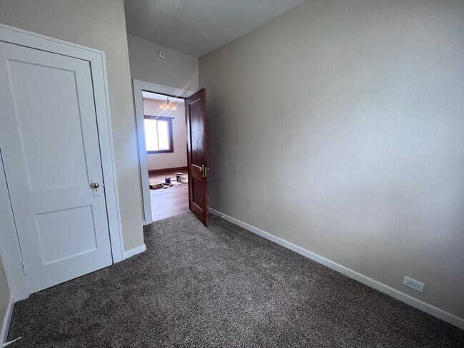 Building Photo - Updated Single Family Home!