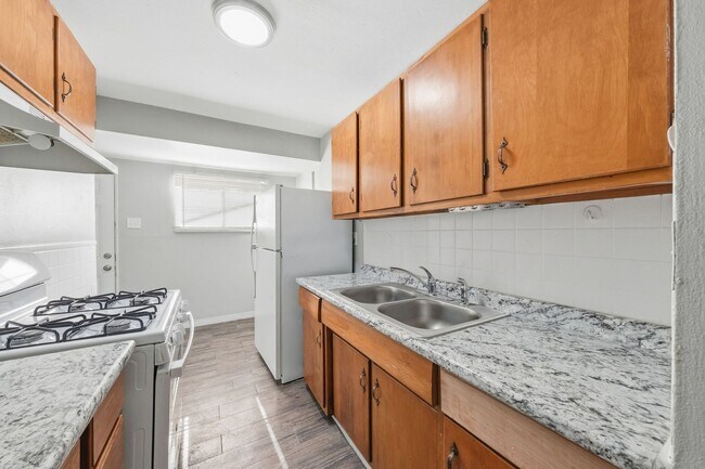 Building Photo - 10700 Spring Garden Dr